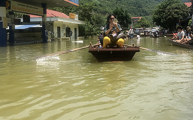 bi hai canh di qua quoc lo bang thuyen: gian nan duong len son la hinh anh 5