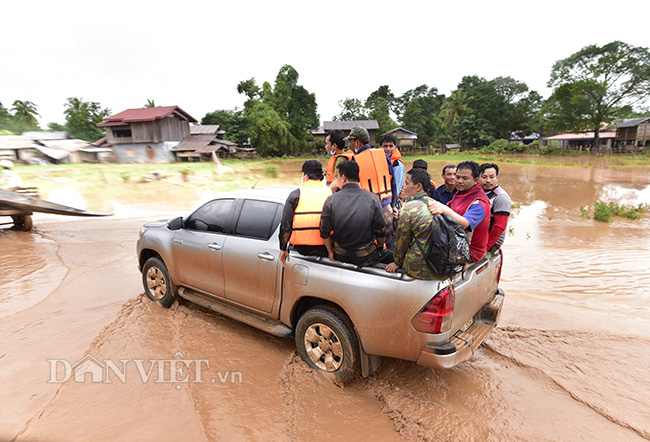 anh: dan vung lu attapeu song trong rung, ba ngay khong an uong hinh anh 7