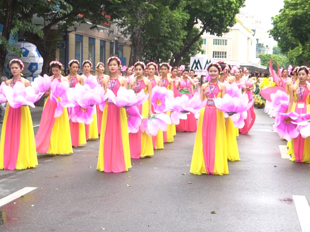 Festival thu hút sự chú ý của người dân và du khách nước ngoài.