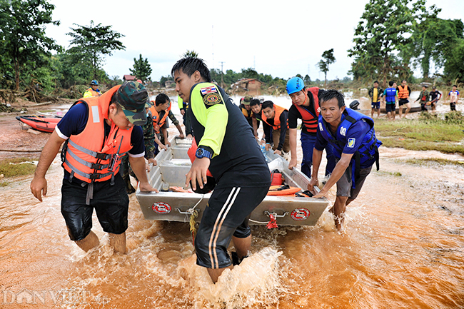 anh: truc thang, cuu nan tim kiem khan nan nhan o vung lu attapeu hinh anh 5