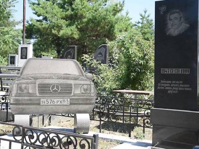 Những ngôi mộ nguy nga tráng lệ của trùm mafia Nga?