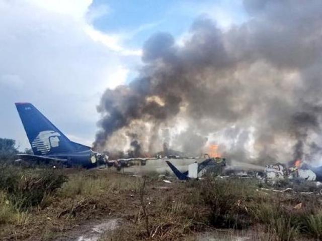 Điều kỳ diệu trong vụ máy bay chở 101 người rơi “tan tành” ở Mexico