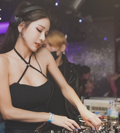 Đường Cong Gợi Tình Của Nữ Dj Siêu Hot Tại Hàn Quốc Từng Đến Việt Nam