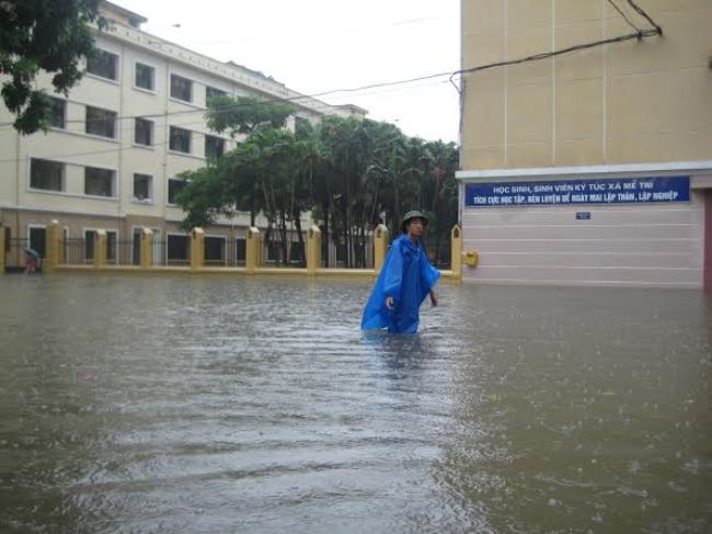 anh tran lut lich su nam 2008 o ha noi: 10 nam nhin lai van choang hinh anh 11