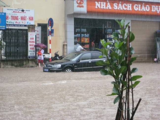 anh tran lut lich su nam 2008 o ha noi: 10 nam nhin lai van choang hinh anh 5