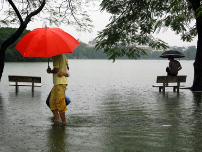 anh tran lut lich su nam 2008 o ha noi: 10 nam nhin lai van choang hinh anh 7