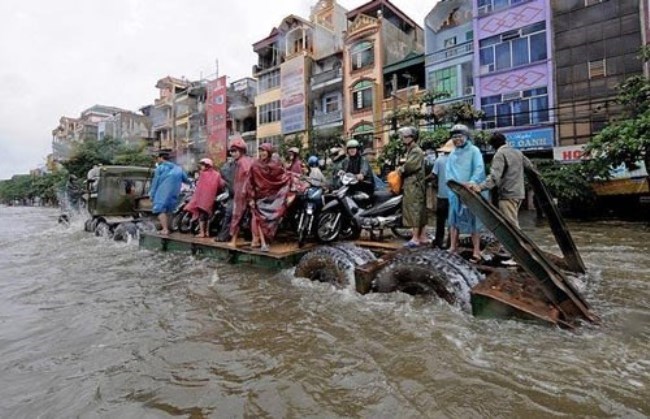 anh tran lut lich su nam 2008 o ha noi: 10 nam nhin lai van choang hinh anh 16