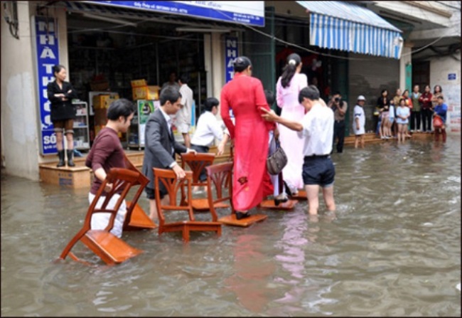 anh tran lut lich su nam 2008 o ha noi: 10 nam nhin lai van choang hinh anh 8