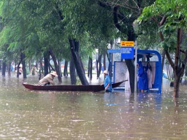 anh tran lut lich su nam 2008 o ha noi: 10 nam nhin lai van choang hinh anh 13