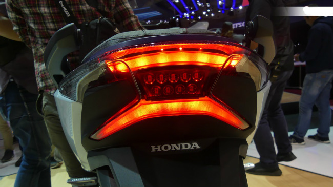 2018 honda forza 250 ve dong nam a, gia tam 112 trieu dong hinh anh 4