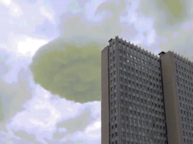 Đĩa bay khổng lồ của người ngoài hành tinh trên bầu trời thủ đô Nga?