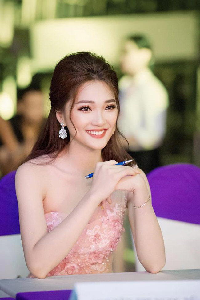 ngoc nu nong bong duoc chan sut 