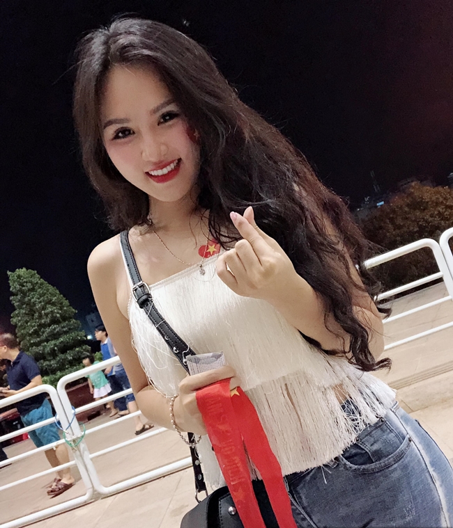 4 hot girl nong bong sau world cup: nguoi cat-xe tang vot, ke on ao doi tu hinh anh 4