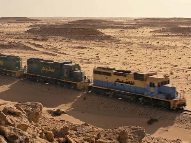 Hành trình vượt sa mạc của đoàn tàu 3.000m dài nhất thế giới