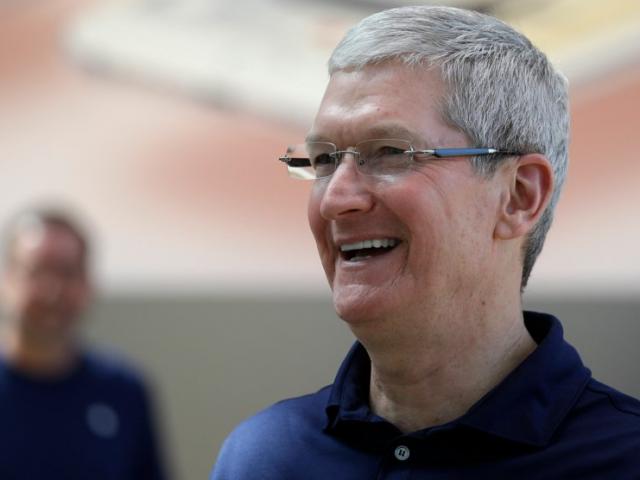 Tim Cook: Từ dấu hỏi khi thay thế Steve Jobs đến người đưa Apple đạt kỷ lục lịch sử