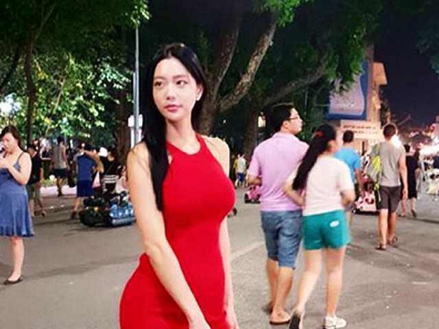24h HOT: ”Bom sexy” Hàn bất ngờ xuất hiện ở Hà Nội