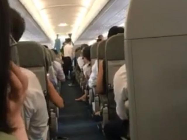 Hàng loạt hành khách nôn ói, hoảng sợ vì máy bay Vietnam Airlines rung lắc