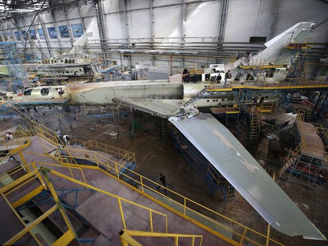 ”Đột nhập” nơi sản xuất máy bay ném bom nhanh gấp 5 lần âm thanh của Nga