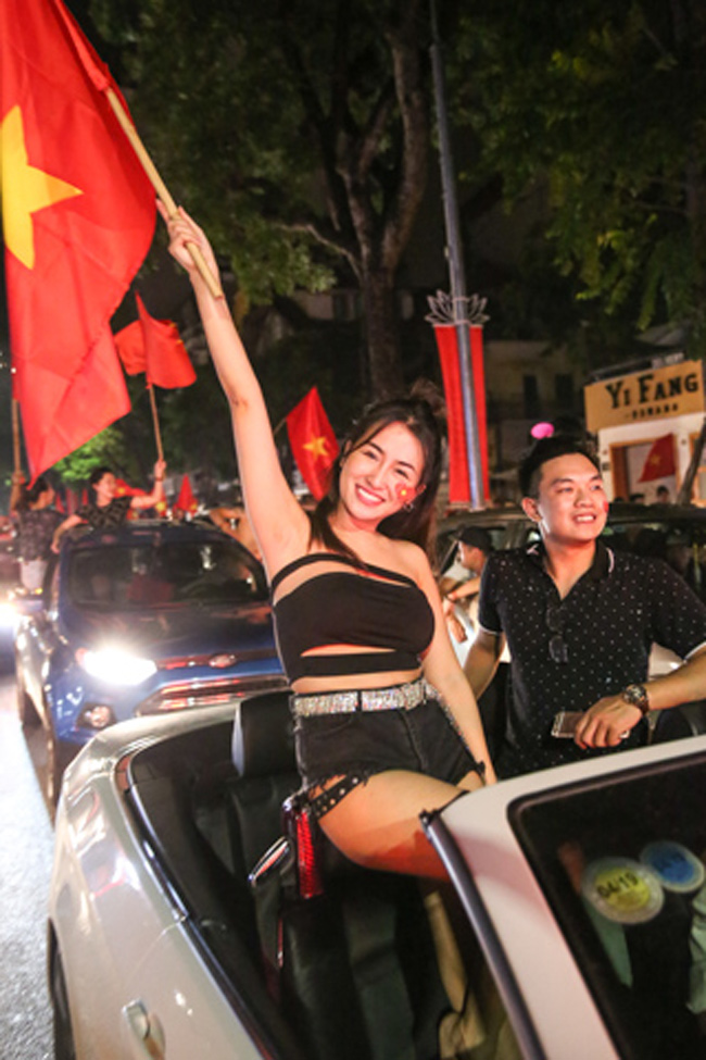 anh: dj trang moon va dan hotgirl ra duong vay co mung chien thang hinh anh 2