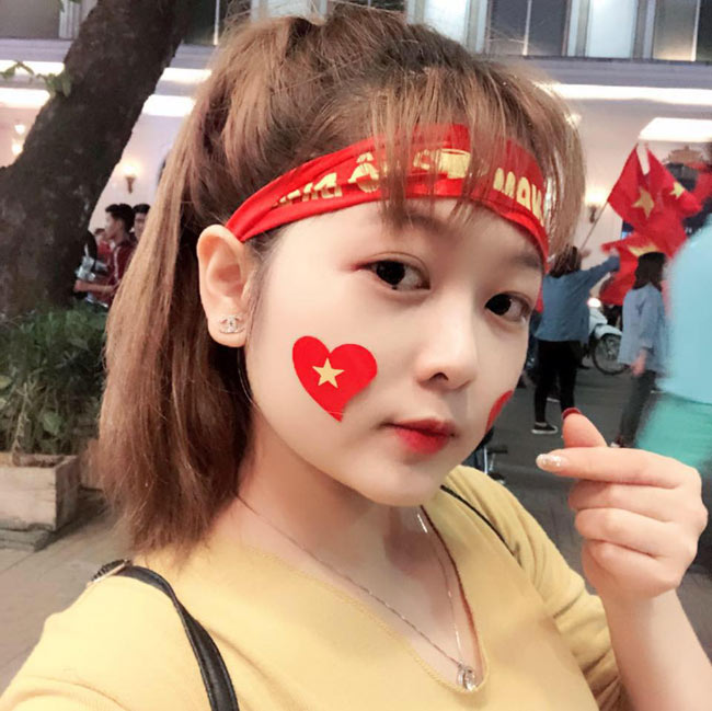 dong huong van toan co mot fan girl bong da xinh dep the nay! hinh anh 4