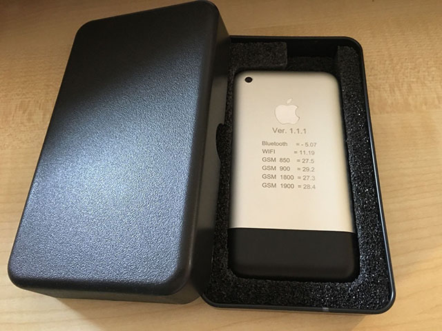 Nguyên mẫu iPhone đầu tiên đang bán đấu giá hàng trăm triệu đồng trên eBay