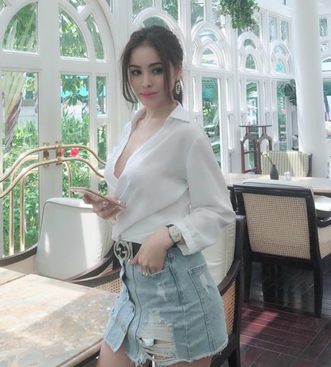 angela phuong trinh, mai phuong thuy tao bao voi mot khong noi y hinh anh 16