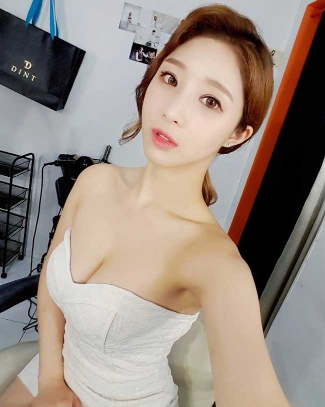 4 nu than sexy bi tung anh nhay cam trong phong thay do hinh anh 14