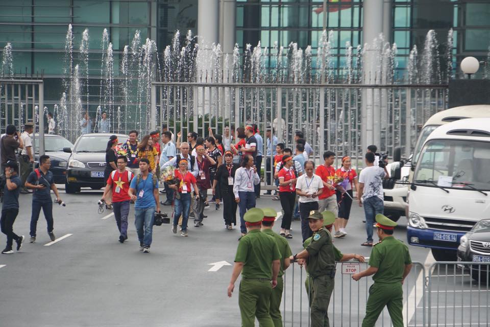 [truc tiep] le don olympic viet nam: di chuyen 