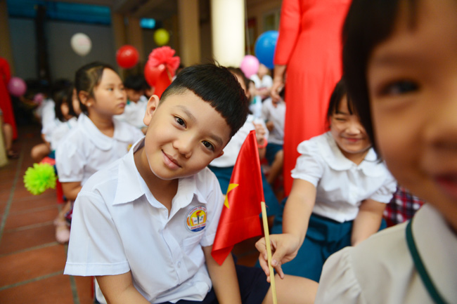 anh: trong veo anh mat, nu cuoi rang sun ngay tuu truong hinh anh 5