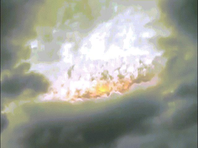 Cảnh tượng bầu trời “bốc cháy” ở Ấn Độ