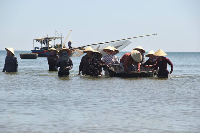 duoc mua ruoc bien, ngu dan ha tinh dem tien moi tay hinh anh 3