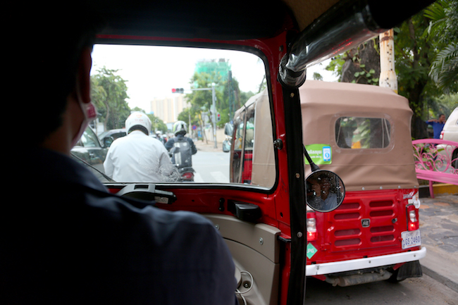 anh: nhip song binh yen o phnom penh qua ong kinh dan viet hinh anh 2