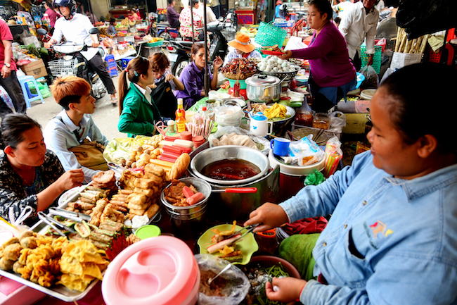 anh: nhip song binh yen o phnom penh qua ong kinh dan viet hinh anh 9