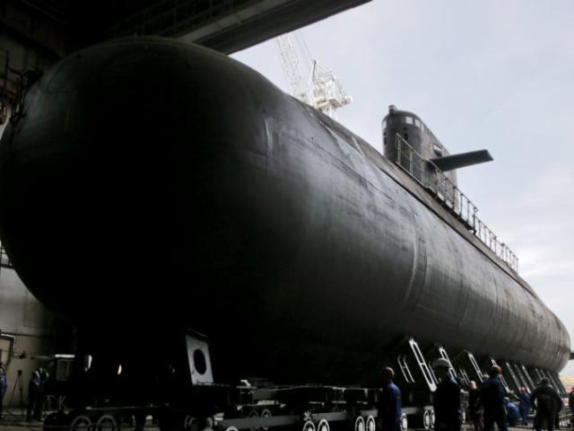 Cận cảnh Nga hạ thủy tàu ngầm tàng hình 2.700 tấn ”vượt trội hơn cả”