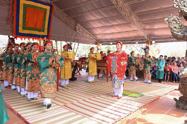 hoai linh chan tran, dam mua chong dot cho nha tho to nghe tram ty hinh anh 9