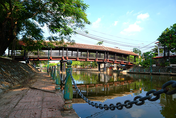 Ninh Bình, nét đẹp, Chủ tịch nước Trần Đại Quang: Ninh Bình là một trong những địa điểm du lịch nổi tiếng với nét đẹp tuyệt vời và rất gần gũi với Chủ tịch nước Trần Đại Quang, người con của đất Ninh Bình. Hãy cùng chiêm ngưỡng những hình ảnh đẹp và tìm hiểu thêm sự liên kết giữa ông Chủ tịch và quê hương của mình.