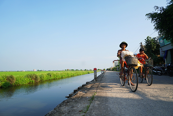 Nếu hỏi thăm từ đường quốc lộ, người dân nào cũng sẵn sàng chỉ đường vào nhà của Chủ tịch nước Trần Đại Quang.