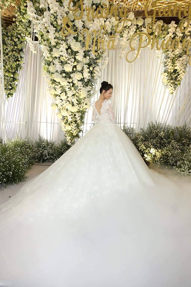 Nhìn lại 4 bộ váy Nhã Phương đặt may riêng cho lễ đính hôn và cưới  Thời  trang sao