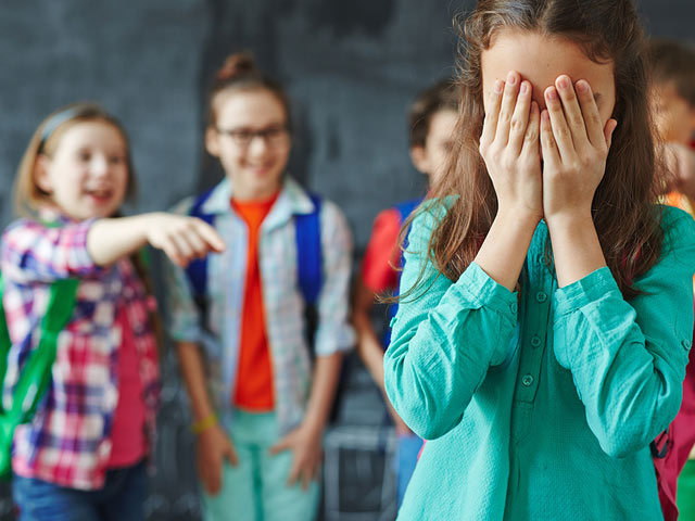 4 kiểu bắt nạt mà mọi trẻ em đều gặp phải trong quãng đời đi học