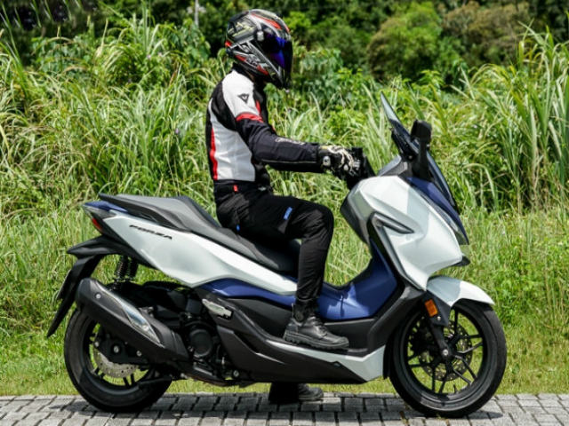 Cận cảnh xe ga 2018 Honda NSS300 khiến cánh mày râu khao khát