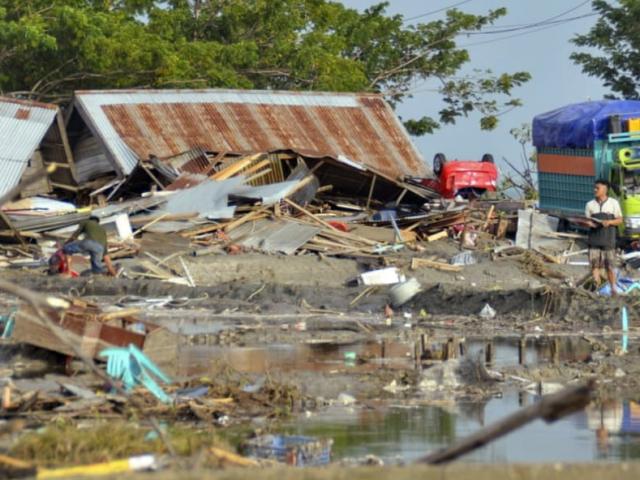 Sóng thần Indonesia quét qua lễ hội bãi biển, gần 400 người thiệt mạng