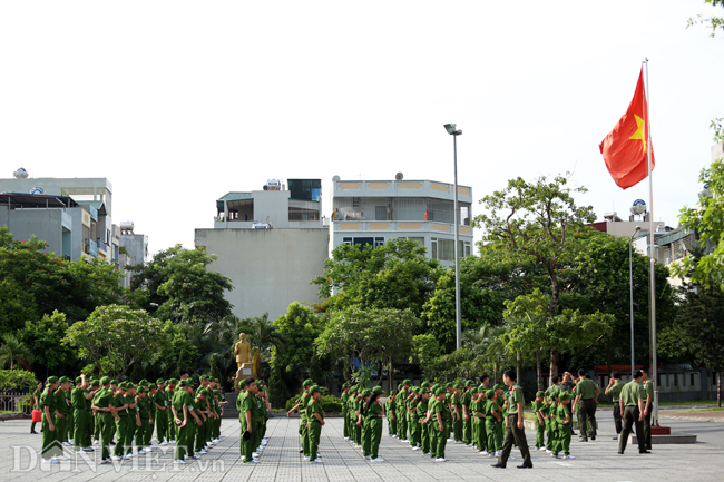 anh: chien si nhi hang say tap dieu lenh va 25 dong tac vo thuat cand hinh anh 1