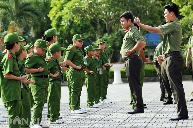 anh: chien si nhi hang say tap dieu lenh va 25 dong tac vo thuat cand hinh anh 5