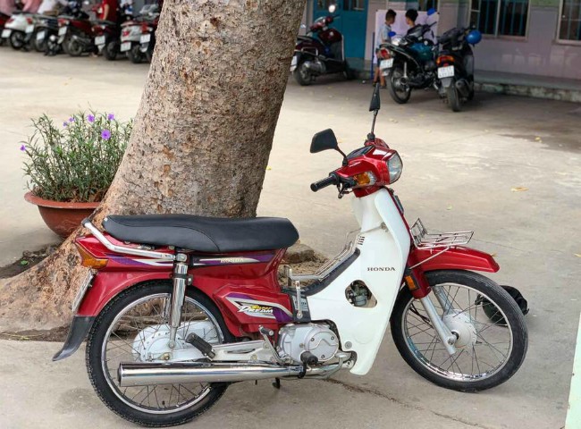 Honda Dream Thái đời 2000 biển tam hoa giá hơn 100 triệu đồng  Báo Dân trí