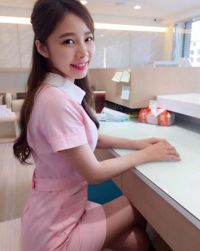 Cô y tá đẹp như tiên ở Đài Loan là một trong những hình ảnh được yêu thích nhất trên mạng xã hội. Những hình ảnh đầy lôi cuốn của cô sẽ khiến bạn phải ngẩn ngơ và dành nhiều thời gian để ngắm những khoảnh khắc đẹp.