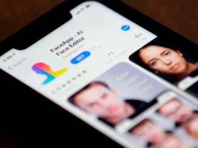 Ứng dụng FaceApp đang ”rần rần” trên Facebook lại bị Mỹ cảnh báo trót dùng thì gỡ ngay