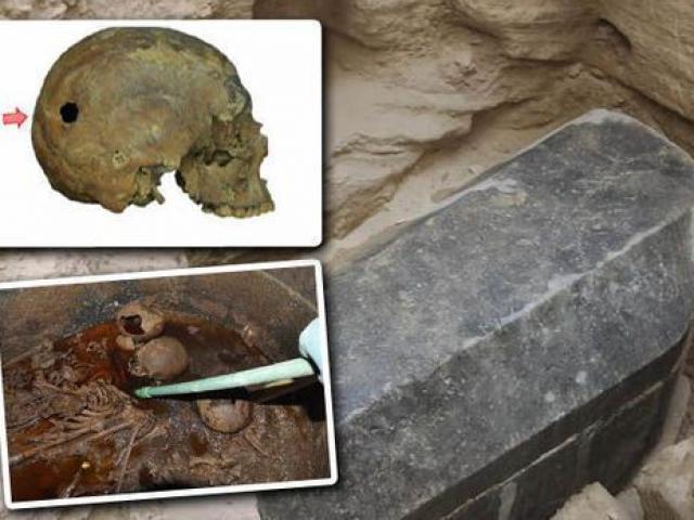 Điều kinh hoàng gì xảy ra với xác ướp bên trong quan tài đen ở Ai Cập?