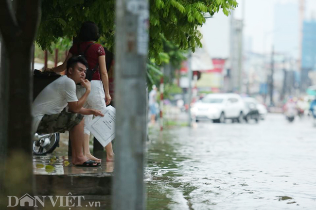 nhieu tuyen duong ha noi ngap nang vao gio tan tam sau con mua lon hinh anh 9