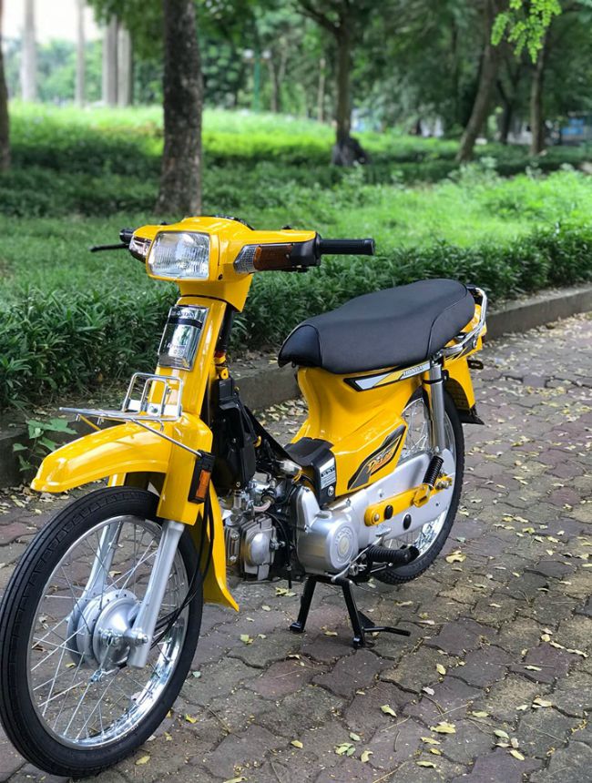 Huyền thoại Honda Dream khoác màu lạ, lên đồ chơi nhẹ vẫn đẹp lung ...