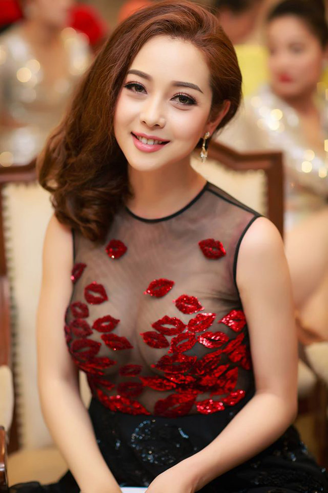 nhung ba me 4 con van tre dep trong showbiz viet hinh anh 10